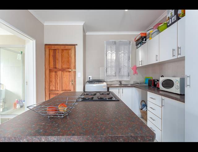 2 BEDROOM APARTMENT SOLD IN BURGUNDY ESTATE